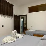 Noemi House Krujë