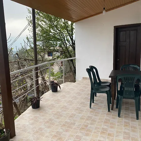 Noemi House * Krujë